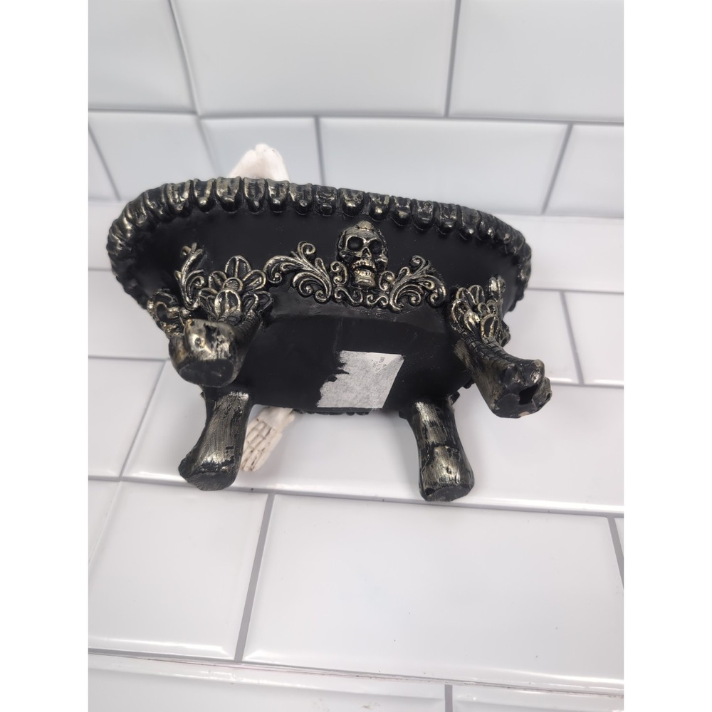 Skeleton figurine In Claw foot Tub Halloween Decor Skull Roses - Picture 7 of 11